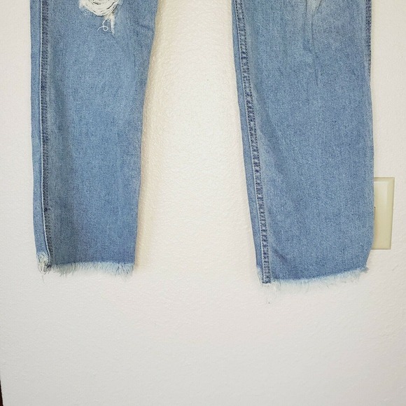 NWT Hollister Women's Distressed Ultra Highrise Mom Jean.‎ Size 29/9L - Picture 6 of 10
